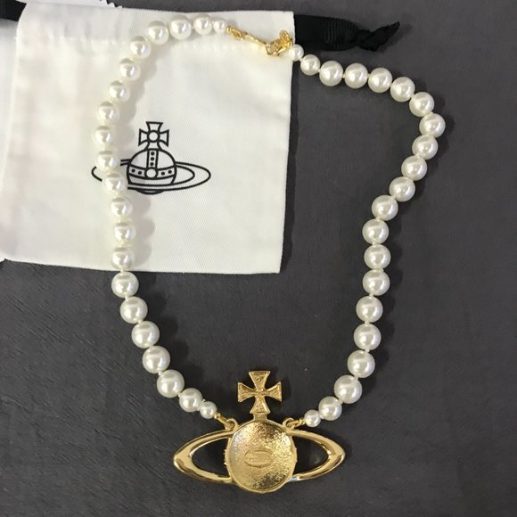 Vivienne Westwood Bas Relief Pearl Necklace Gold Tone LARGE - Picture 3 of 4